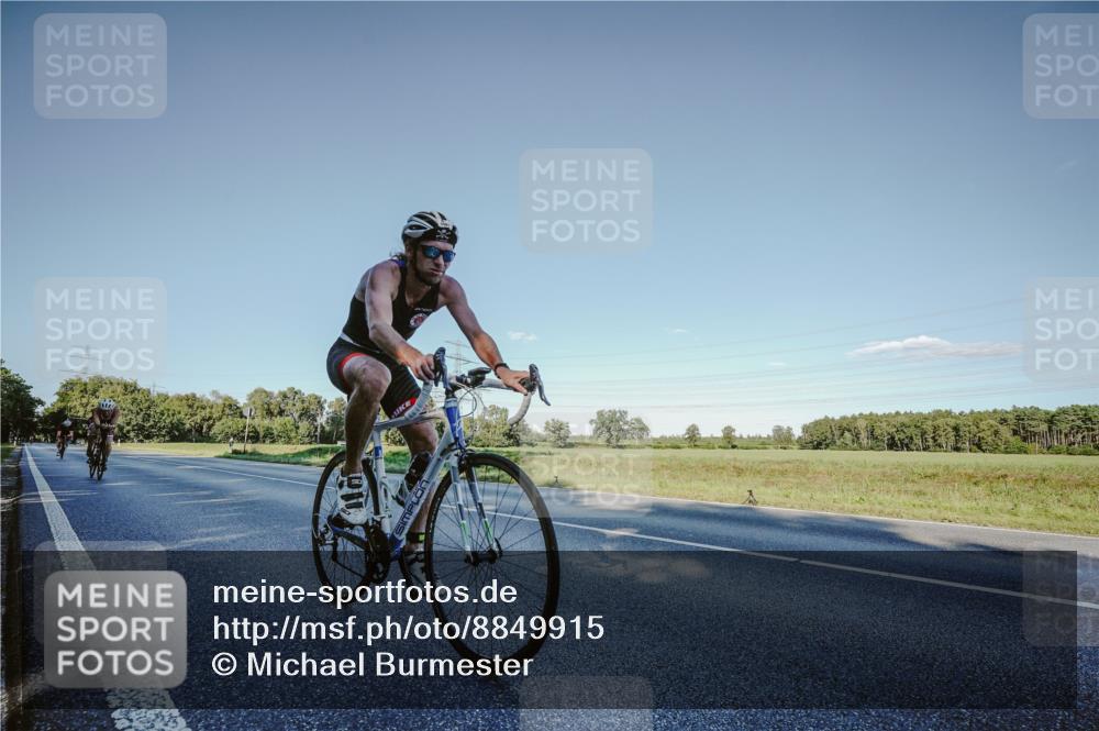 07.09.2025 - 19. Norderstedt Triathlon Michael Burmester http://msf.ph/oto/8849915 07.09.2025 16:18:45 Radfahren 418, 886, 890, 931, 1092, 1528, 1561, 1601 meine-sportfotos.de