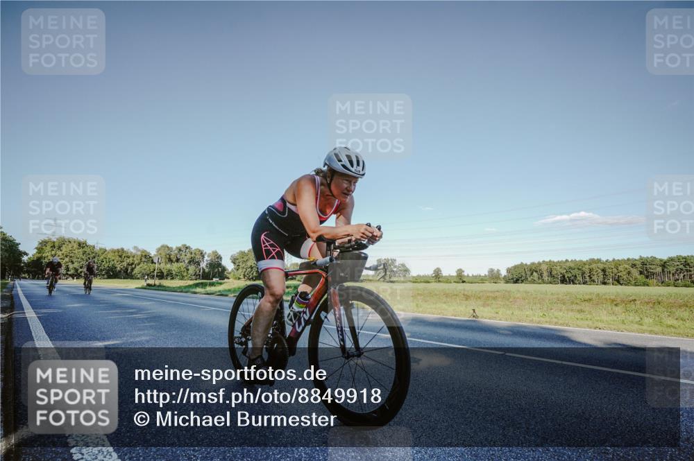 07.09.2025 - 19. Norderstedt Triathlon Michael Burmester http://msf.ph/oto/8849918 07.09.2025 16:18:47 Radfahren 886, 890, 931, 1528, 1561, 1601 meine-sportfotos.de