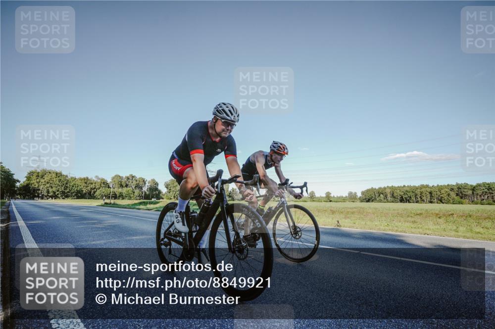 07.09.2025 - 19. Norderstedt Triathlon Michael Burmester http://msf.ph/oto/8849921 07.09.2025 16:18:48 Radfahren 931, 1528, 1561, 1601 meine-sportfotos.de