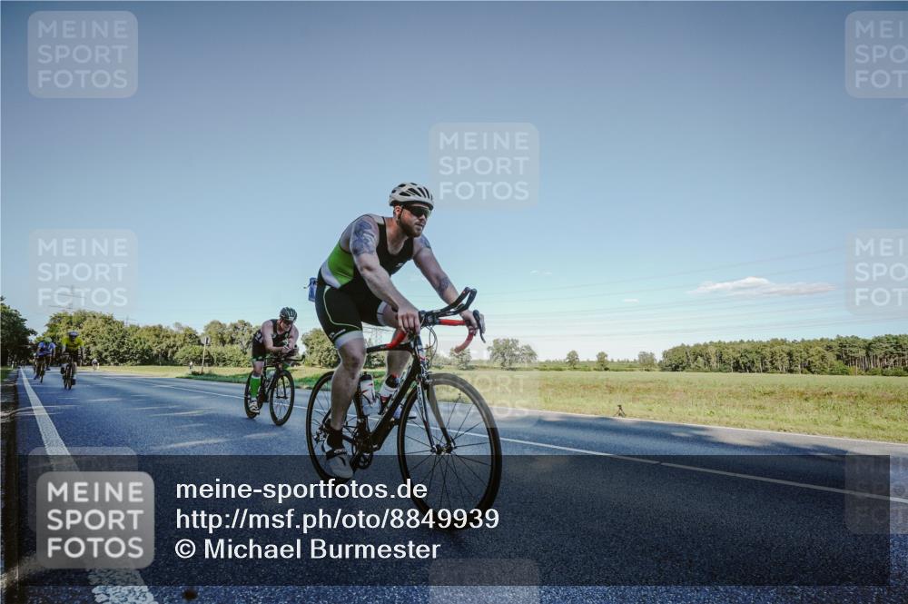 07.09.2025 - 19. Norderstedt Triathlon Michael Burmester http://msf.ph/oto/8849939 07.09.2025 16:19:20 Radfahren 871, 937, 1446, 1551 meine-sportfotos.de