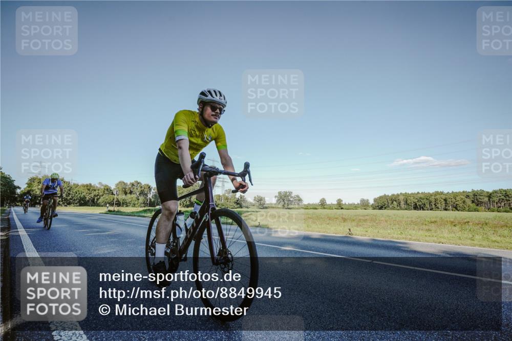 07.09.2025 - 19. Norderstedt Triathlon Michael Burmester http://msf.ph/oto/8849945 07.09.2025 16:19:21 Radfahren 871, 937, 1446, 1551, 1628 meine-sportfotos.de