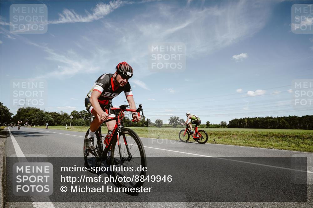 07.09.2025 - 19. Norderstedt Triathlon Michael Burmester http://msf.ph/oto/8849946 07.09.2025 14:08:26 Radfahren 987, 995, 1006, 1015 meine-sportfotos.de