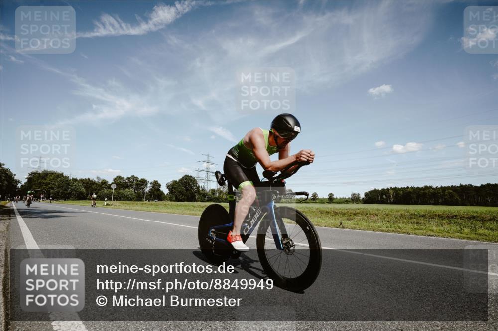 07.09.2025 - 19. Norderstedt Triathlon Michael Burmester http://msf.ph/oto/8849949 07.09.2025 14:08:28 Radfahren 987, 995, 1006, 1013 meine-sportfotos.de