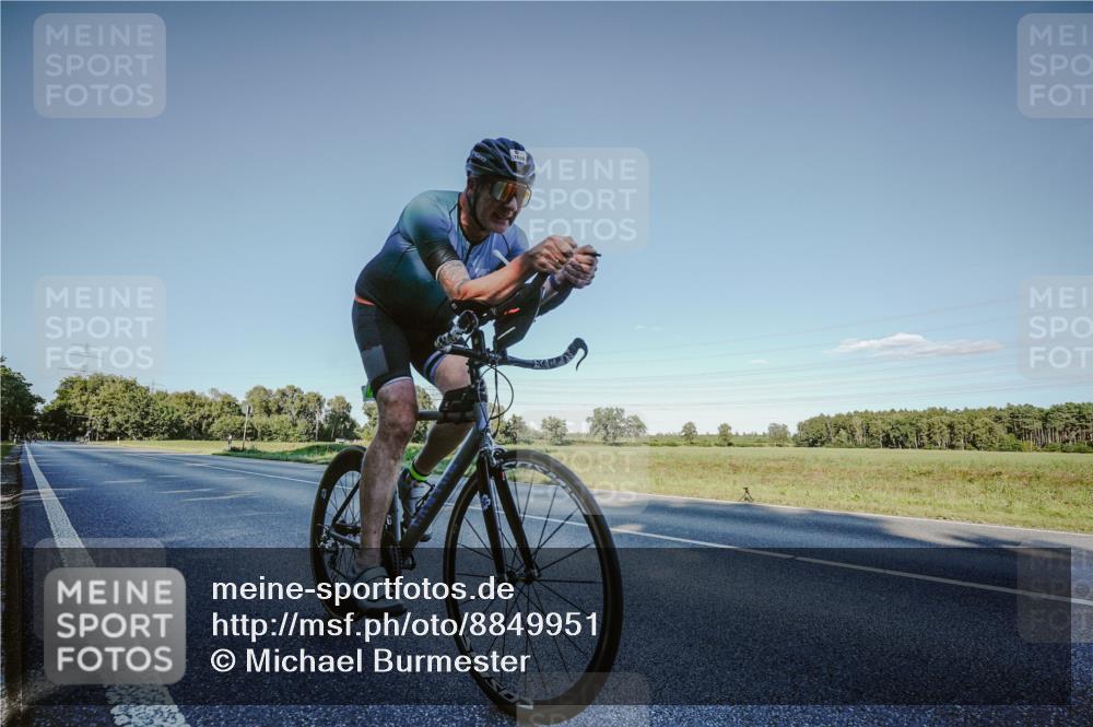 07.09.2025 - 19. Norderstedt Triathlon Michael Burmester http://msf.ph/oto/8849951 07.09.2025 16:19:24 Radfahren 937, 1446, 1628 meine-sportfotos.de