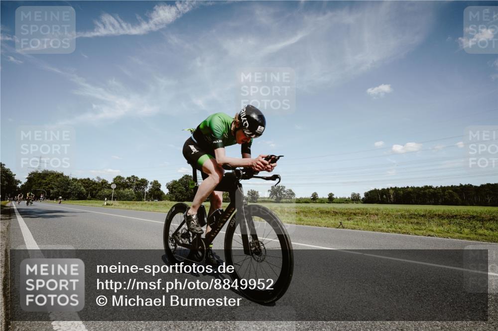 07.09.2025 - 19. Norderstedt Triathlon Michael Burmester http://msf.ph/oto/8849952 07.09.2025 14:08:31 Radfahren 1006, 1013, 1031 meine-sportfotos.de