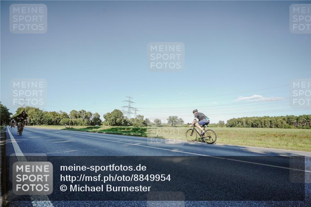 07.09.2025 - 19. Norderstedt Triathlon Michael Burmester http://msf.ph/oto/8849954 07.09.2025 16:19:33 Radfahren 432, 1083 meine-sportfotos.de