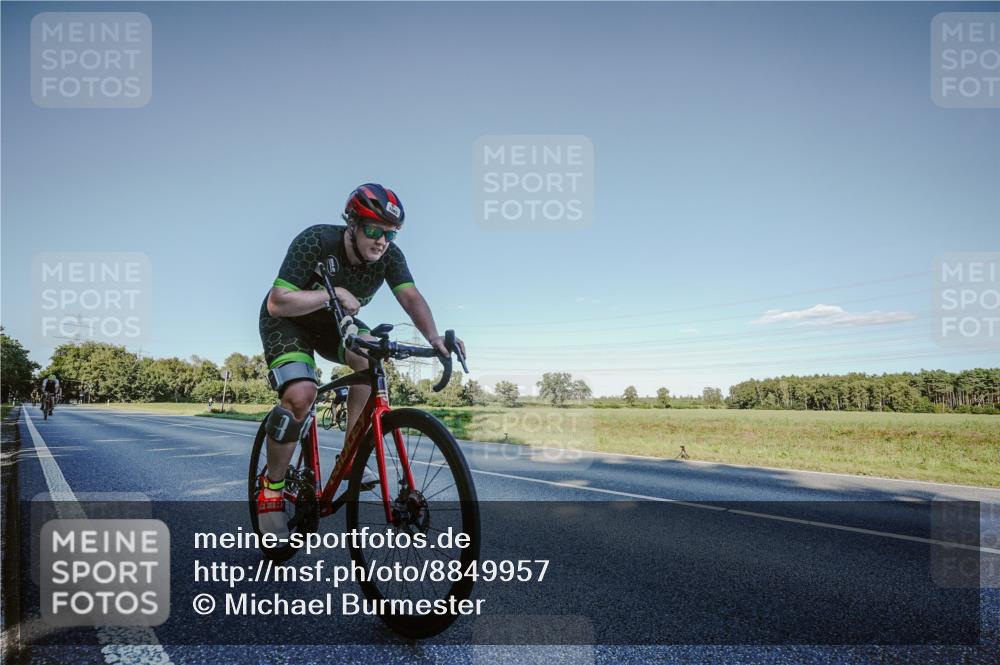 07.09.2025 - 19. Norderstedt Triathlon Michael Burmester http://msf.ph/oto/8849957 07.09.2025 16:19:34 Radfahren 432, 1083, 1559 meine-sportfotos.de