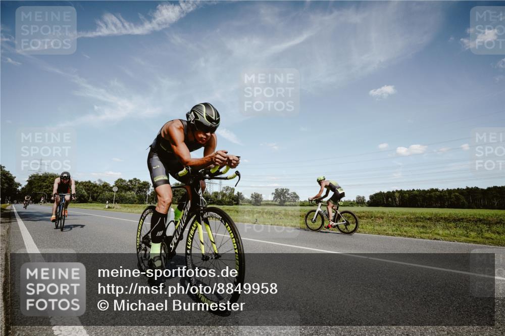 07.09.2025 - 19. Norderstedt Triathlon Michael Burmester http://msf.ph/oto/8849958 07.09.2025 14:08:35 Radfahren 1002, 1031, 1457 meine-sportfotos.de