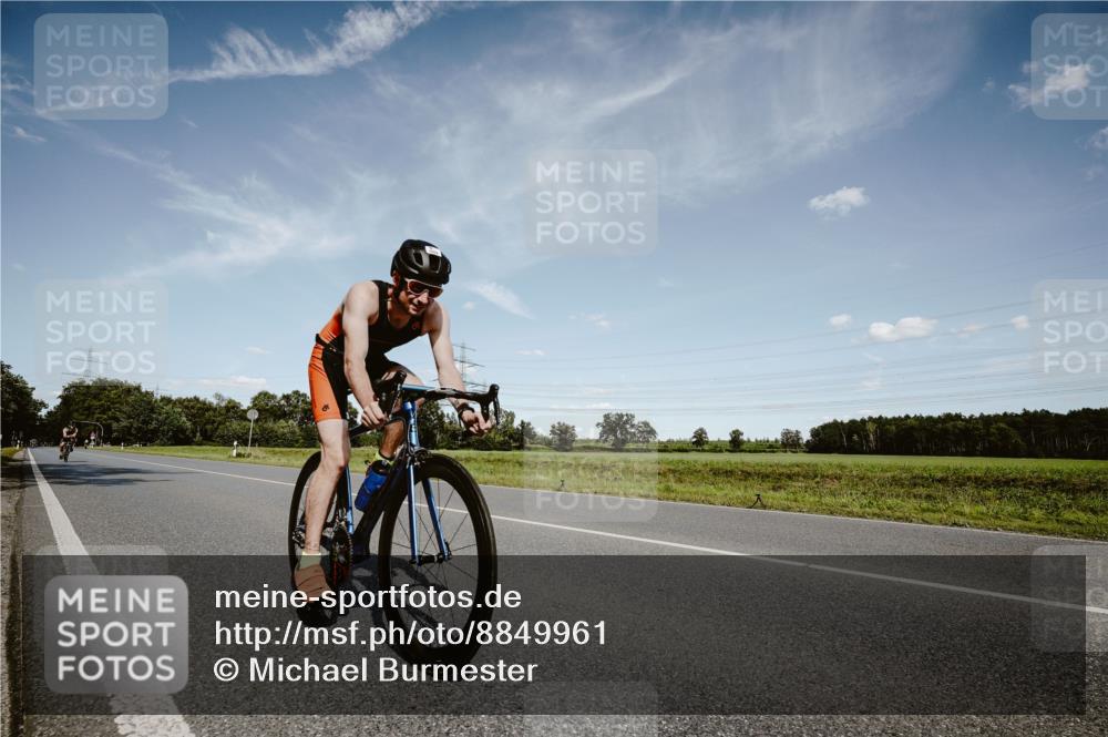 07.09.2025 - 19. Norderstedt Triathlon Michael Burmester http://msf.ph/oto/8849961 07.09.2025 14:08:36 Radfahren 417, 1002, 1031, 1457 meine-sportfotos.de