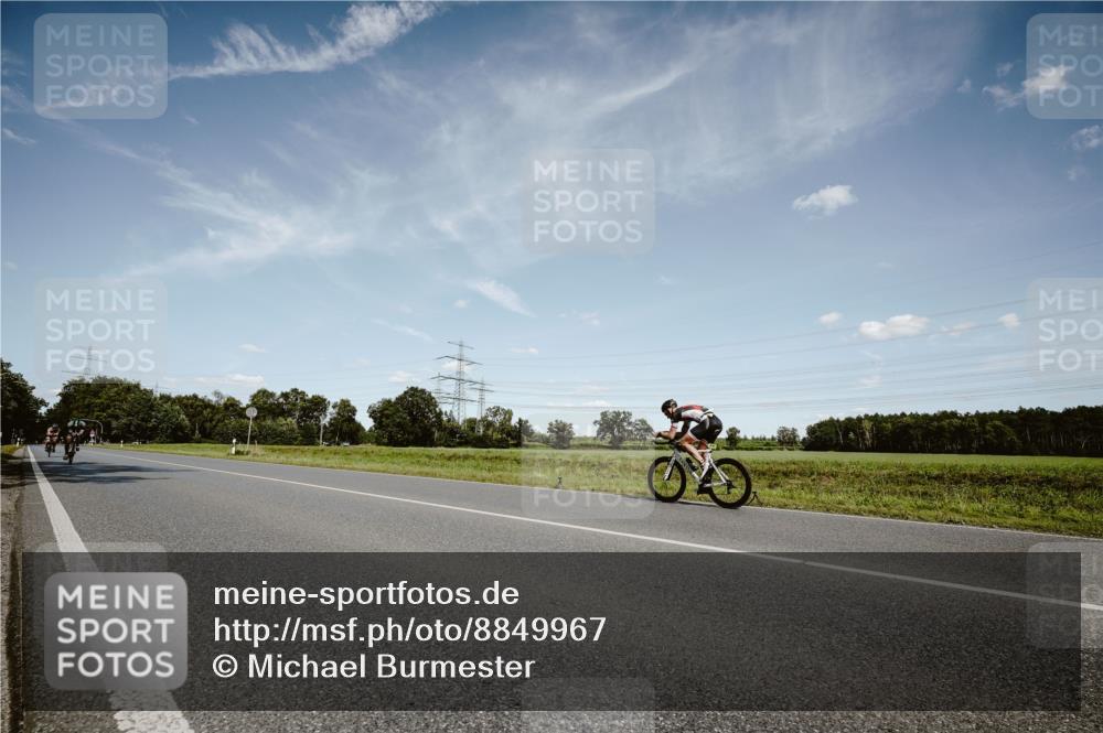07.09.2025 - 19. Norderstedt Triathlon Michael Burmester http://msf.ph/oto/8849967 07.09.2025 14:08:46 Radfahren 990, 992 meine-sportfotos.de