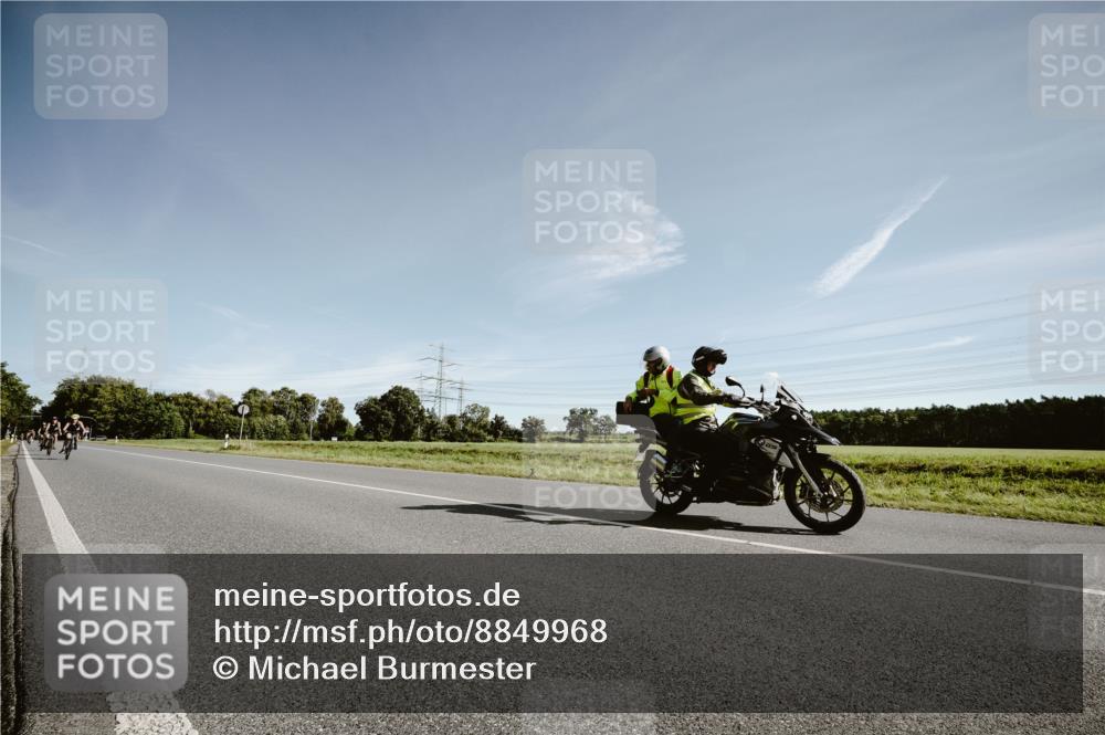 07.09.2025 - 19. Norderstedt Triathlon Michael Burmester http://msf.ph/oto/8849968 07.09.2025 10:40:57 Radfahren 114, 668, 669 meine-sportfotos.de