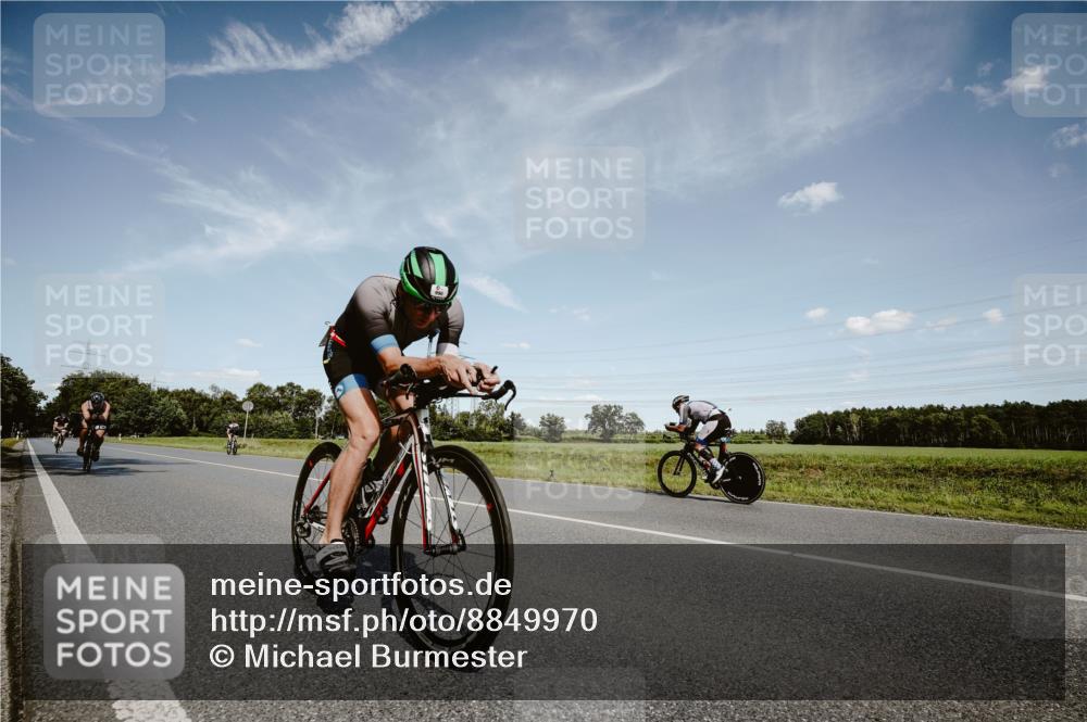 07.09.2025 - 19. Norderstedt Triathlon Michael Burmester http://msf.ph/oto/8849970 07.09.2025 14:08:48 Radfahren 986, 990, 992 meine-sportfotos.de
