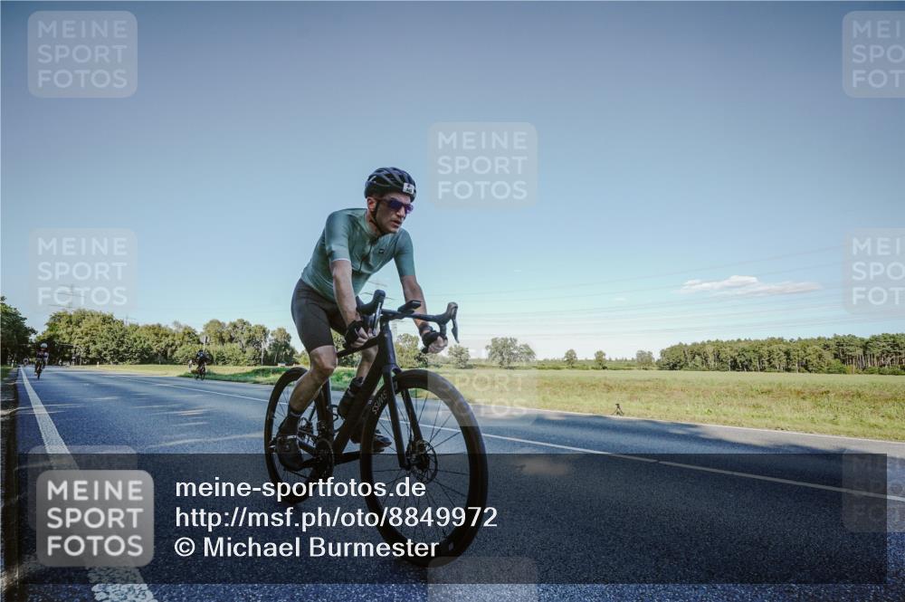 07.09.2025 - 19. Norderstedt Triathlon Michael Burmester http://msf.ph/oto/8849972 07.09.2025 16:19:51 Radfahren 945, 1417 meine-sportfotos.de