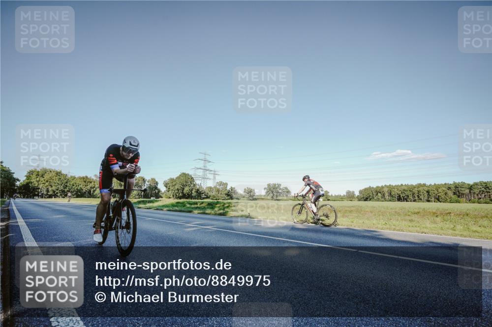 07.09.2025 - 19. Norderstedt Triathlon Michael Burmester http://msf.ph/oto/8849975 07.09.2025 16:19:53 Radfahren 945, 1417 meine-sportfotos.de