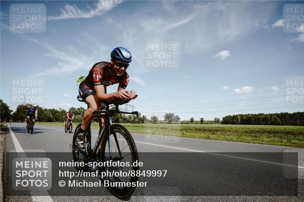 07.09.2025 - 19. Norderstedt Triathlon Michael Burmester http://msf.ph/oto/8849997 07.09.2025 14:09:05 Radfahren 959, 961, 1010 meine-sportfotos.de
