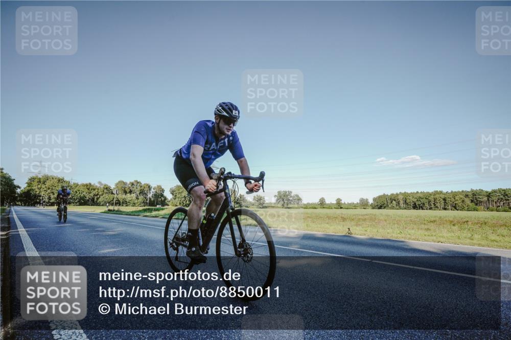 07.09.2025 - 19. Norderstedt Triathlon Michael Burmester http://msf.ph/oto/8850011 07.09.2025 16:20:35 Radfahren 916, 957, 1056 meine-sportfotos.de