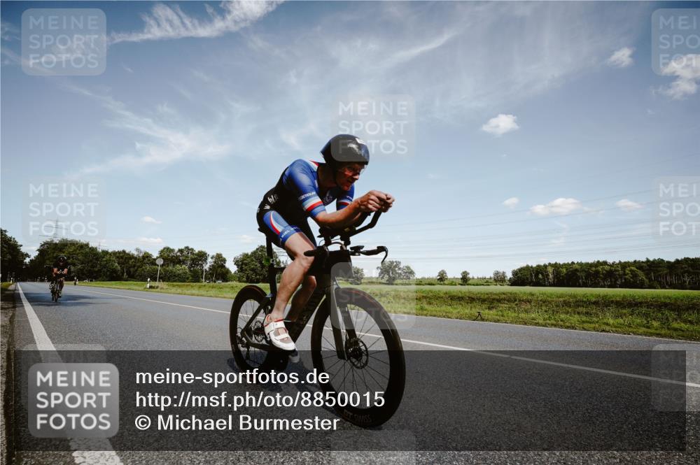 07.09.2025 - 19. Norderstedt Triathlon Michael Burmester http://msf.ph/oto/8850015 07.09.2025 14:09:24 Radfahren 989, 1038 meine-sportfotos.de