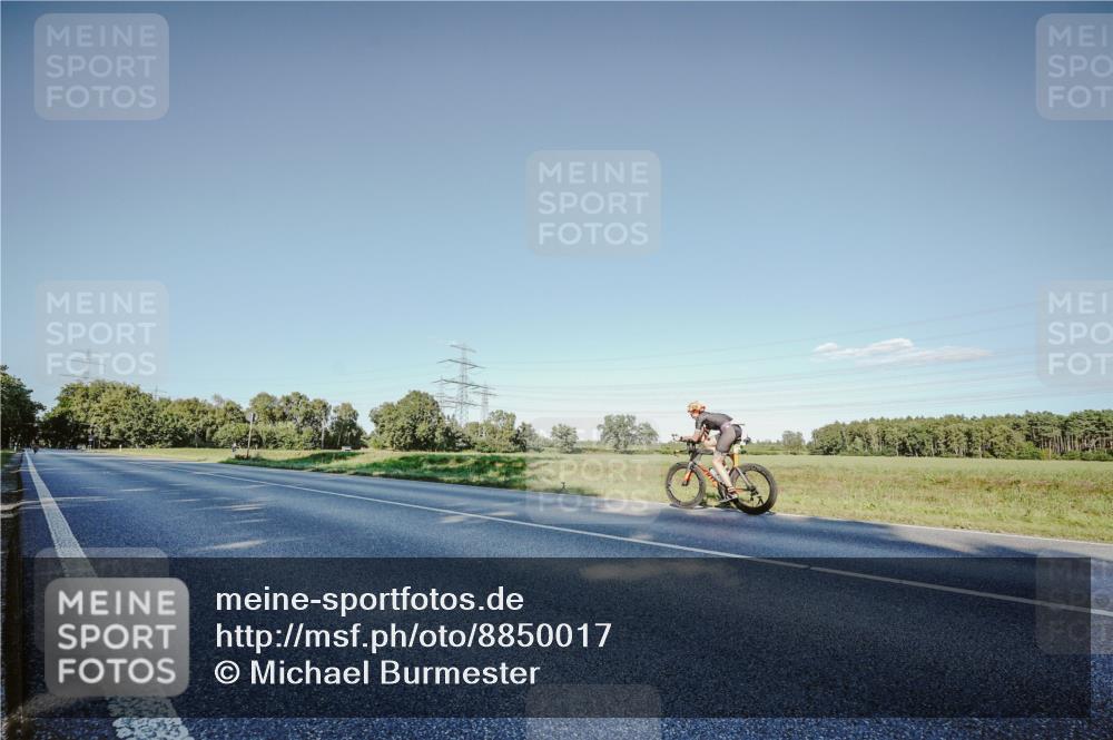 07.09.2025 - 19. Norderstedt Triathlon Michael Burmester http://msf.ph/oto/8850017 07.09.2025 16:20:43 Radfahren  meine-sportfotos.de