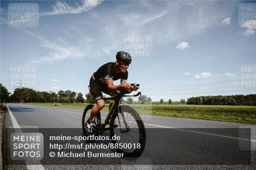 07.09.2025 - 19. Norderstedt Triathlon Michael Burmester http://msf.ph/oto/8850018 07.09.2025 14:09:25 Radfahren 989, 1038 meine-sportfotos.de