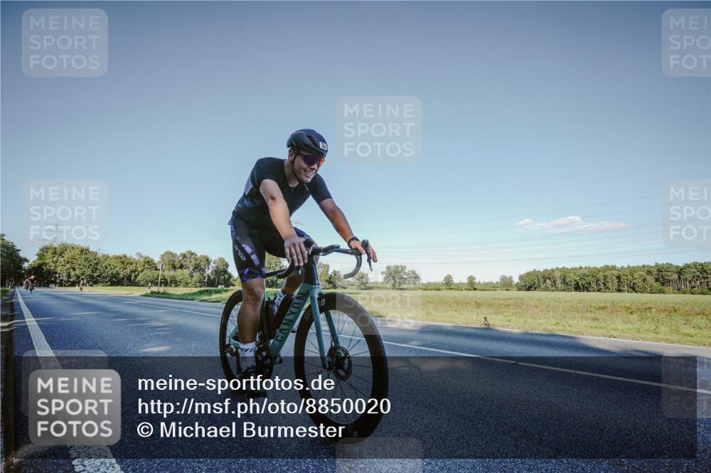 07.09.2025 - 19. Norderstedt Triathlon Michael Burmester http://msf.ph/oto/8850020 07.09.2025 16:20:50 Radfahren 401 meine-sportfotos.de