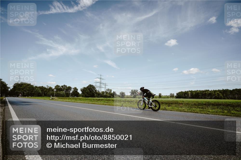 07.09.2025 - 19. Norderstedt Triathlon Michael Burmester http://msf.ph/oto/8850021 07.09.2025 14:09:28 Radfahren 989 meine-sportfotos.de