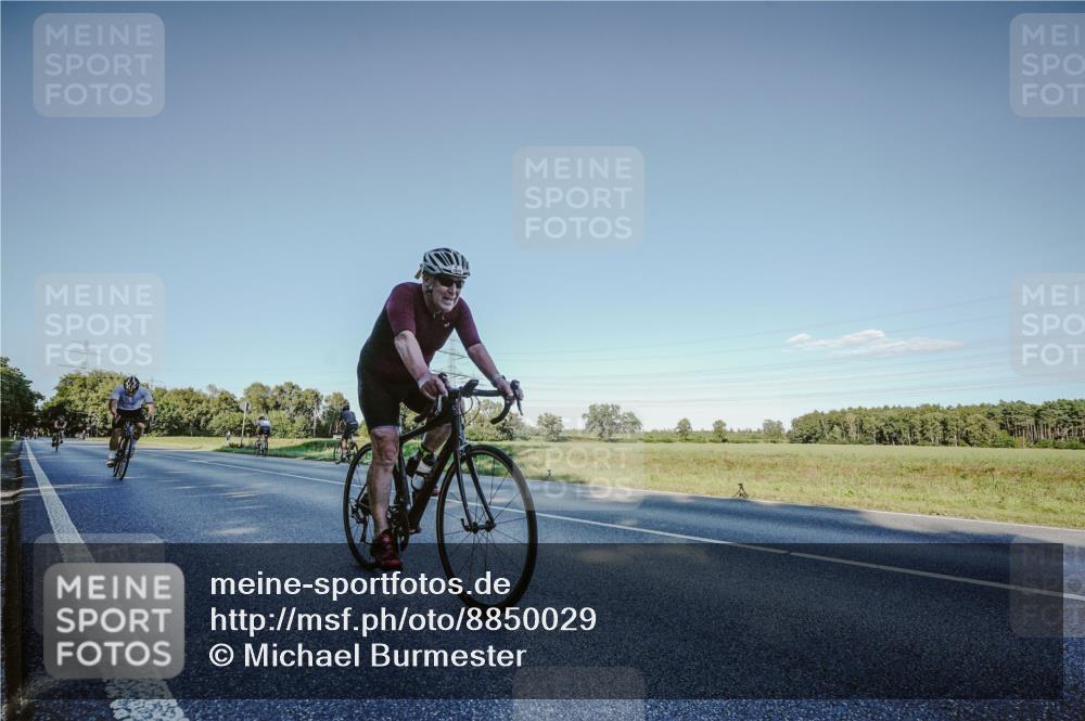07.09.2025 - 19. Norderstedt Triathlon Michael Burmester http://msf.ph/oto/8850029 07.09.2025 16:20:56 Radfahren 1086, 1515, 1546 meine-sportfotos.de