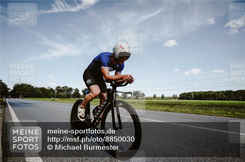 07.09.2025 - 19. Norderstedt Triathlon Michael Burmester http://msf.ph/oto/8850030 07.09.2025 14:09:42 Radfahren 1467 meine-sportfotos.de