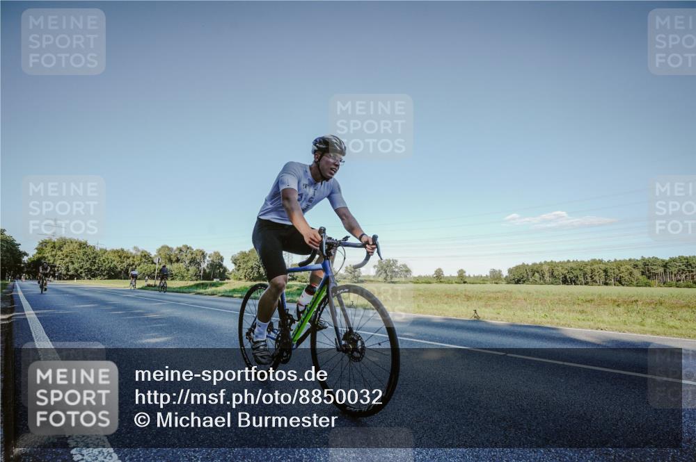07.09.2025 - 19. Norderstedt Triathlon Michael Burmester http://msf.ph/oto/8850032 07.09.2025 16:20:57 Radfahren 1086, 1515, 1546 meine-sportfotos.de