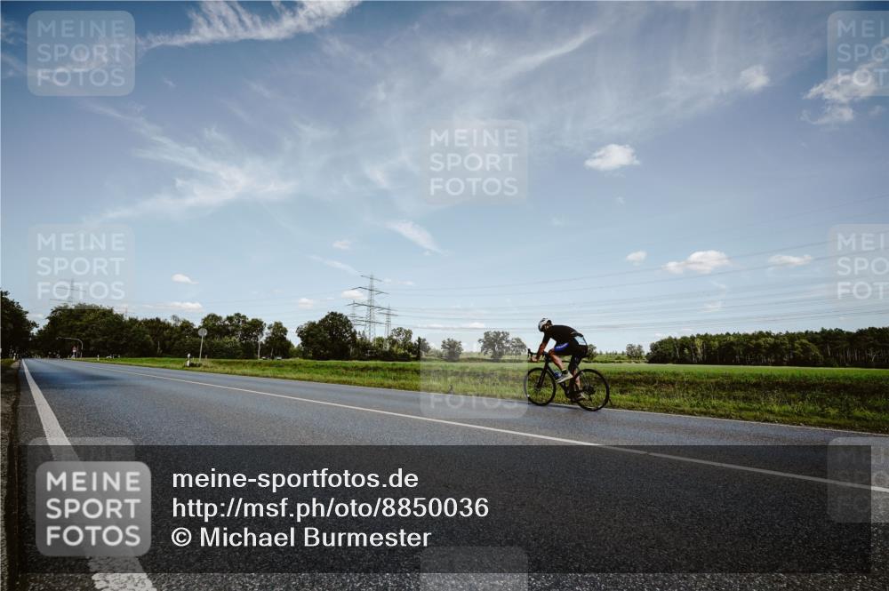 07.09.2025 - 19. Norderstedt Triathlon Michael Burmester http://msf.ph/oto/8850036 07.09.2025 14:09:50 Radfahren 976 meine-sportfotos.de