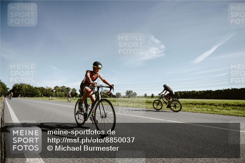 07.09.2025 - 19. Norderstedt Triathlon Michael Burmester http://msf.ph/oto/8850037 07.09.2025 10:42:35 Radfahren 107, 674, 689 meine-sportfotos.de