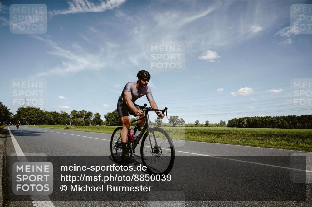 07.09.2025 - 19. Norderstedt Triathlon Michael Burmester http://msf.ph/oto/8850039 07.09.2025 14:10:07 Radfahren 872 meine-sportfotos.de