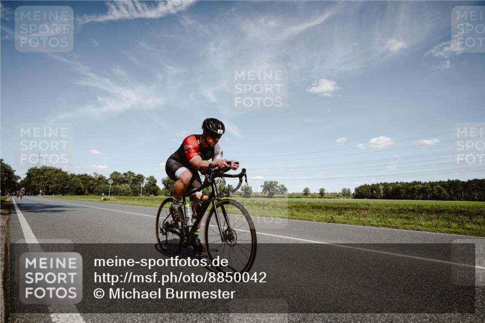 07.09.2025 - 19. Norderstedt Triathlon Michael Burmester http://msf.ph/oto/8850042 07.09.2025 14:10:11 Radfahren 968 meine-sportfotos.de