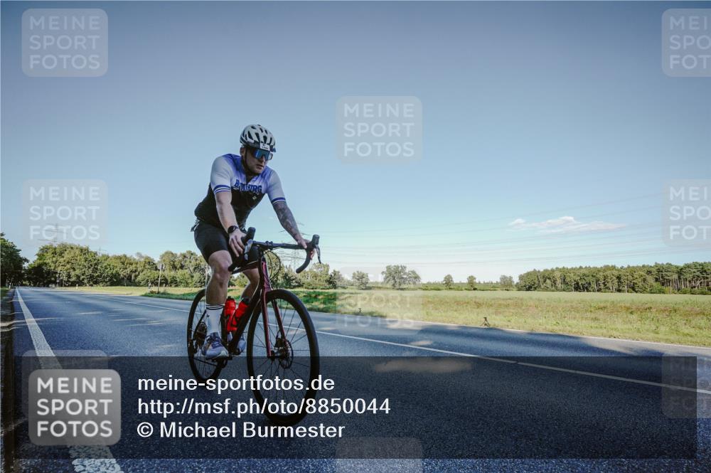 07.09.2025 - 19. Norderstedt Triathlon Michael Burmester http://msf.ph/oto/8850044 07.09.2025 16:21:17 Radfahren 1400 meine-sportfotos.de