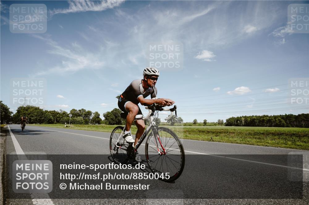 07.09.2025 - 19. Norderstedt Triathlon Michael Burmester http://msf.ph/oto/8850045 07.09.2025 14:10:15 Radfahren 991, 1007 meine-sportfotos.de