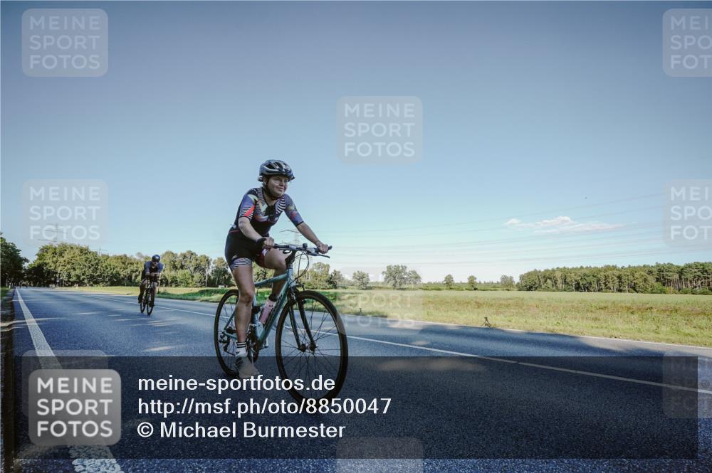 07.09.2025 - 19. Norderstedt Triathlon Michael Burmester http://msf.ph/oto/8850047 07.09.2025 16:21:35 Radfahren 926, 1472 meine-sportfotos.de