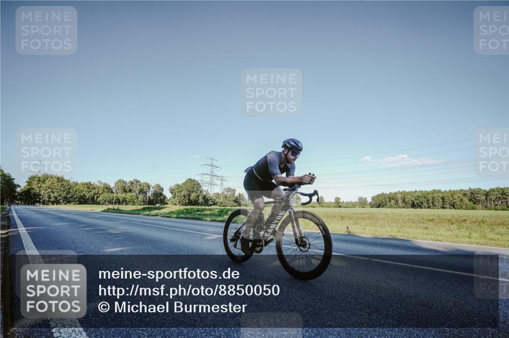 07.09.2025 - 19. Norderstedt Triathlon Michael Burmester http://msf.ph/oto/8850050 07.09.2025 16:21:36 Radfahren 926, 1472 meine-sportfotos.de