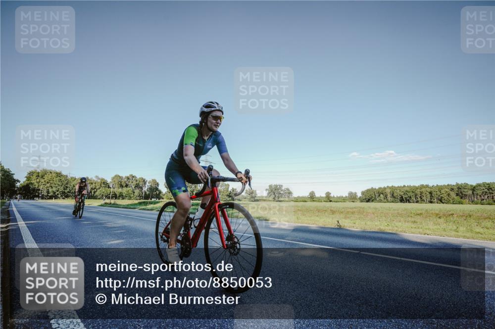 07.09.2025 - 19. Norderstedt Triathlon Michael Burmester http://msf.ph/oto/8850053 07.09.2025 16:21:47 Radfahren 1055, 1078 meine-sportfotos.de