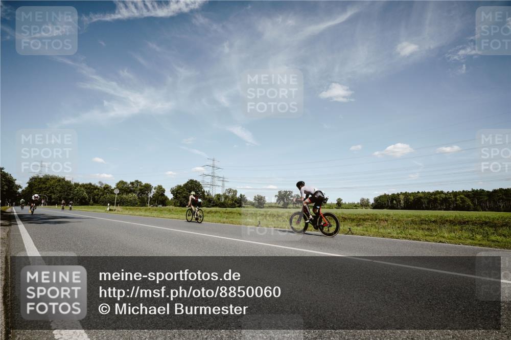 07.09.2025 - 19. Norderstedt Triathlon Michael Burmester http://msf.ph/oto/8850060 07.09.2025 14:10:23 Radfahren 388 meine-sportfotos.de