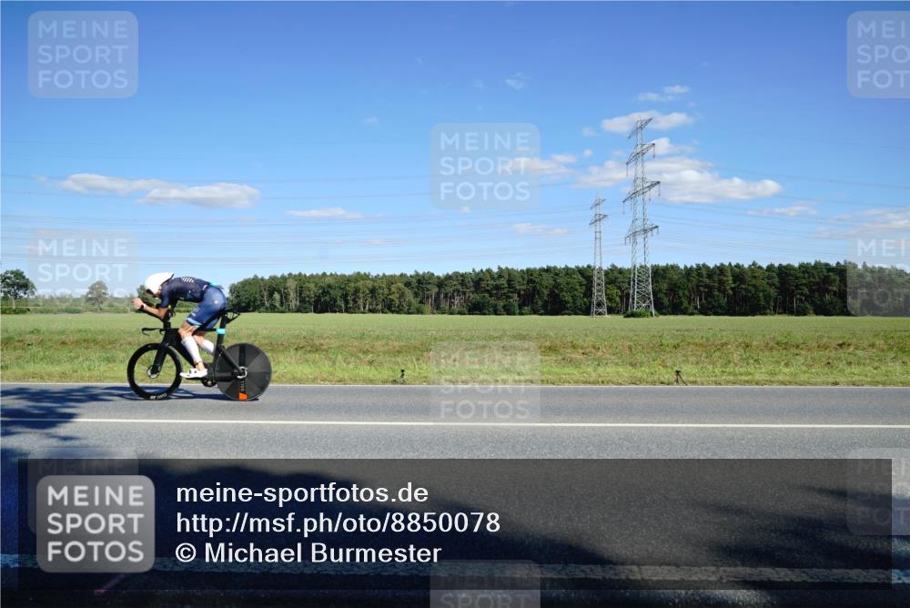 07.09.2025 - 19. Norderstedt Triathlon Michael Burmester http://msf.ph/oto/8850078 07.09.2025 15:29:14 Radfahren 448, 931 meine-sportfotos.de