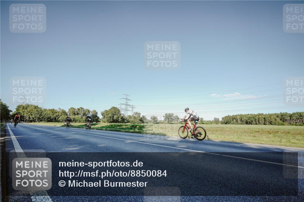 07.09.2025 - 19. Norderstedt Triathlon Michael Burmester http://msf.ph/oto/8850084 07.09.2025 16:22:17 Radfahren 915, 1057, 1443 meine-sportfotos.de