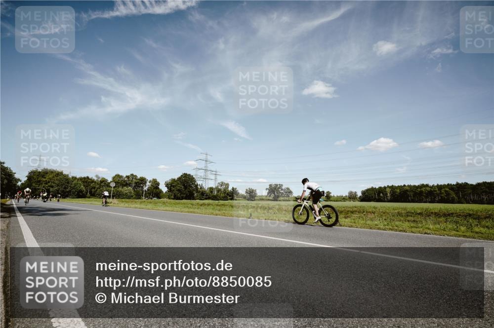 07.09.2025 - 19. Norderstedt Triathlon Michael Burmester http://msf.ph/oto/8850085 07.09.2025 14:10:36 Radfahren 1003 meine-sportfotos.de