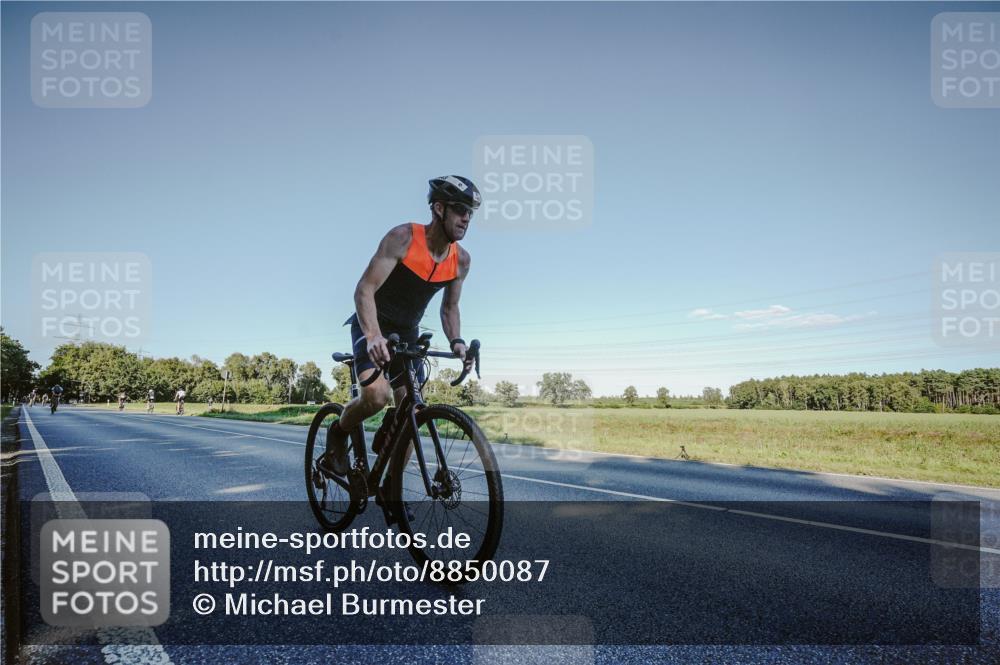 07.09.2025 - 19. Norderstedt Triathlon Michael Burmester http://msf.ph/oto/8850087 07.09.2025 16:22:20 Radfahren 1443 meine-sportfotos.de