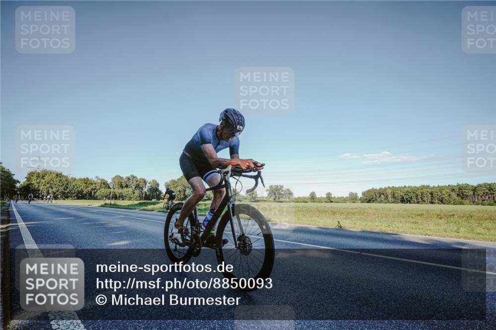 07.09.2025 - 19. Norderstedt Triathlon Michael Burmester http://msf.ph/oto/8850093 07.09.2025 16:22:24 Radfahren 1632 meine-sportfotos.de