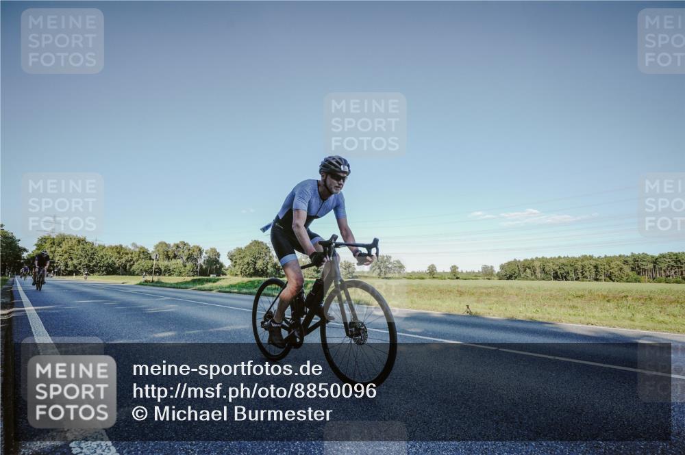 07.09.2025 - 19. Norderstedt Triathlon Michael Burmester http://msf.ph/oto/8850096 07.09.2025 16:22:29 Radfahren 883, 1418 meine-sportfotos.de