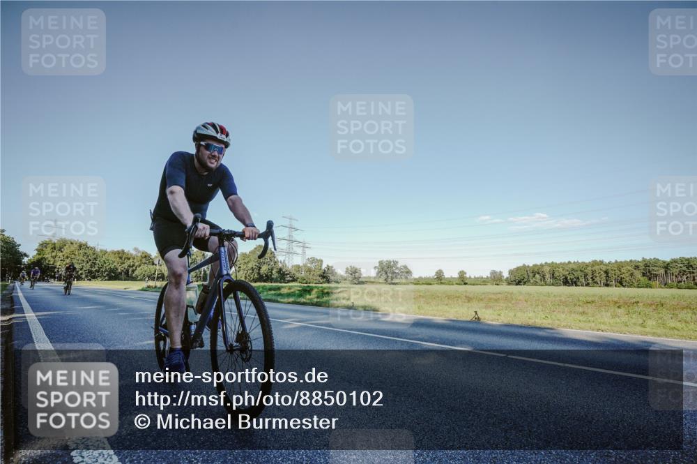 07.09.2025 - 19. Norderstedt Triathlon Michael Burmester http://msf.ph/oto/8850102 07.09.2025 16:22:32 Radfahren 406, 883, 1418 meine-sportfotos.de