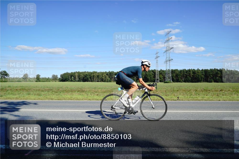 07.09.2025 - 19. Norderstedt Triathlon Michael Burmester http://msf.ph/oto/8850103 07.09.2025 15:29:21 Radfahren 365, 396, 925 meine-sportfotos.de