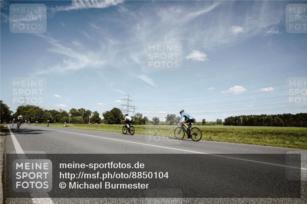 07.09.2025 - 19. Norderstedt Triathlon Michael Burmester http://msf.ph/oto/8850104 07.09.2025 14:10:42 Radfahren 876, 999, 1421 meine-sportfotos.de