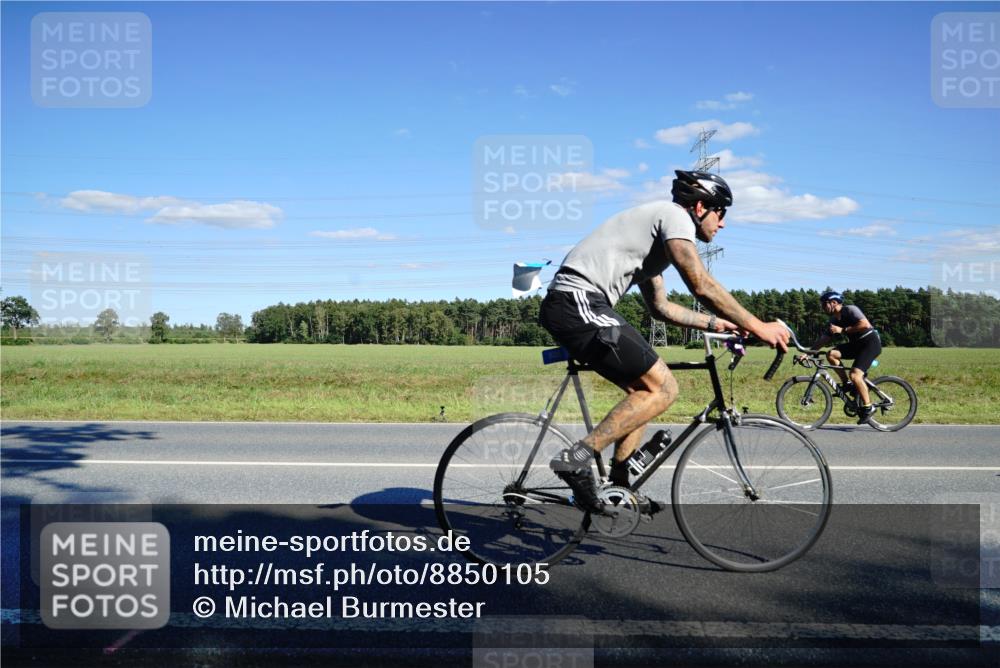 07.09.2025 - 19. Norderstedt Triathlon Michael Burmester http://msf.ph/oto/8850105 07.09.2025 15:29:21 Radfahren 365, 396, 925 meine-sportfotos.de