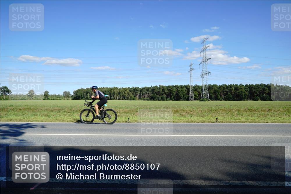 07.09.2025 - 19. Norderstedt Triathlon Michael Burmester http://msf.ph/oto/8850107 07.09.2025 15:29:22 Radfahren 396, 925 meine-sportfotos.de