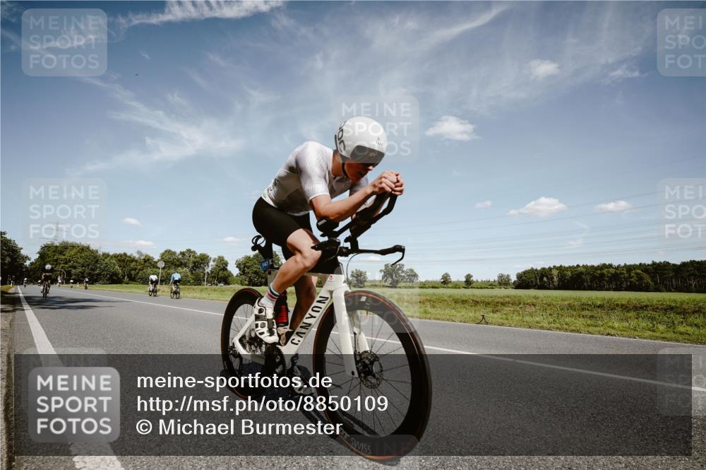 07.09.2025 - 19. Norderstedt Triathlon Michael Burmester http://msf.ph/oto/8850109 07.09.2025 14:10:43 Radfahren 876, 999, 1421 meine-sportfotos.de